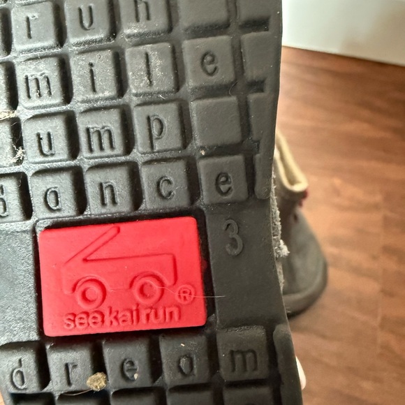 See Kai Run Delilah Suede Gray Boots w Flowers for Everyday Adventures-Size 3 - Picture 9 of 11